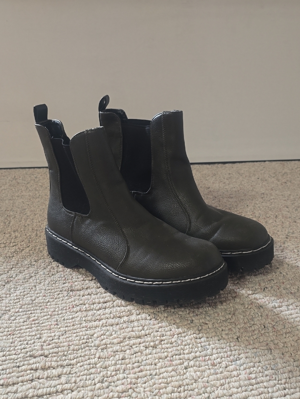 Sincerely Jules Chelsea Boots in Olive Green